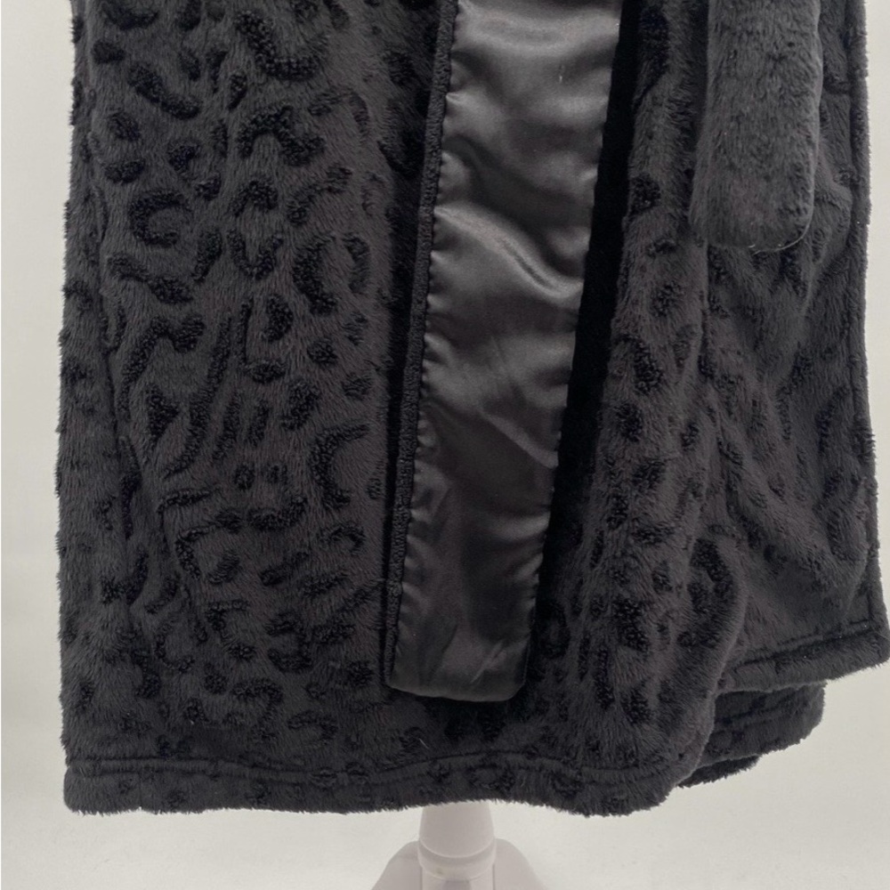 Jaclyn Smith Elegant Black Robe - Picture 5 of 7